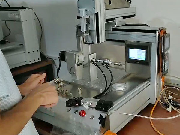 气动接头螺纹点胶